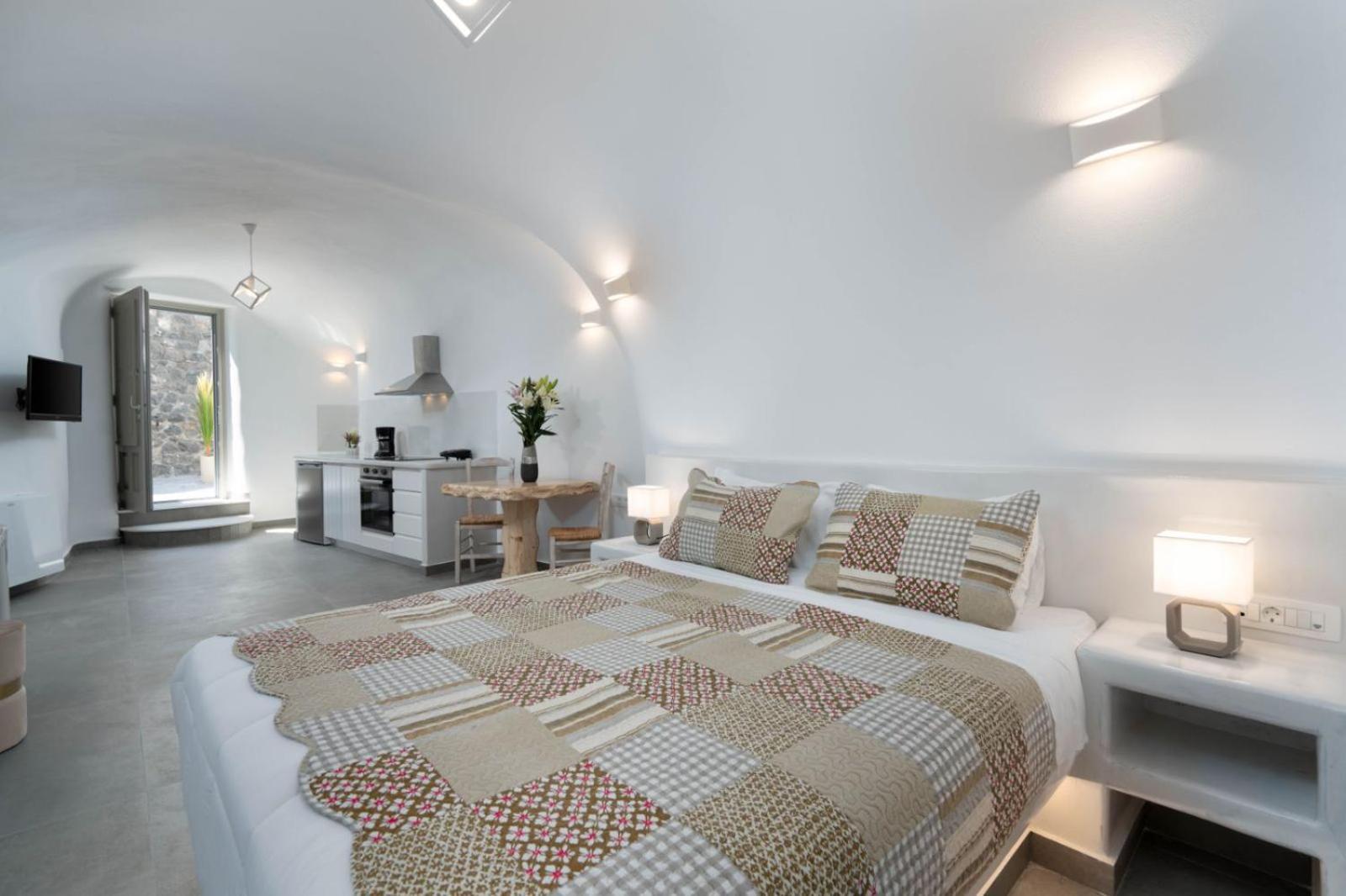New Yiota Collection 4 & 4 Prive Jacuzzi * Megalochori (Santorini)